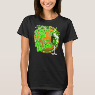 St Patrick's Day A Wee Bit O' Wine Funny Mom Women T-Shirt