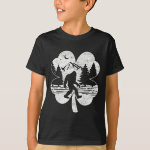 St Patricks Day Bigfoot Irish Sasquatch Saint Padd T-Shirt