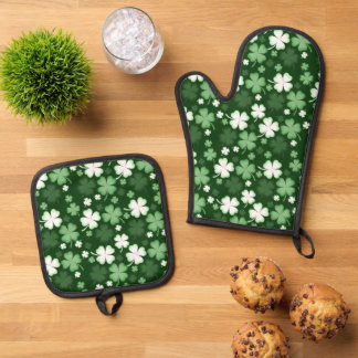 St. Patrick's Day Shamrocks Oven Mitt & Pot Holder Set