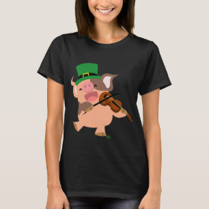 St Patrick's Day violinist pig Women T-shirt