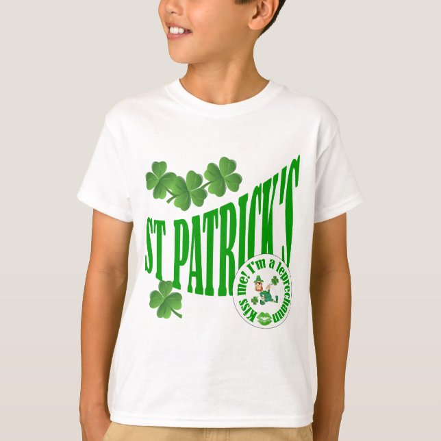 St Patrick's, kiss me i'm a leprechaun T-Shirt (Front)
