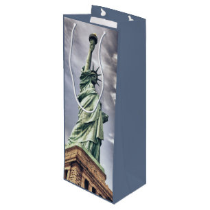 Statue de sac de cadeau de vin de liberté
