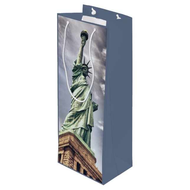 Statue de sac de cadeau de vin de liberté (Dos Angle)