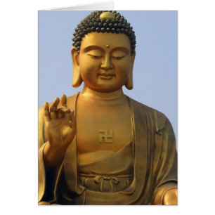 Statue du Bouddha dans le ciel bleu, levée à la ma