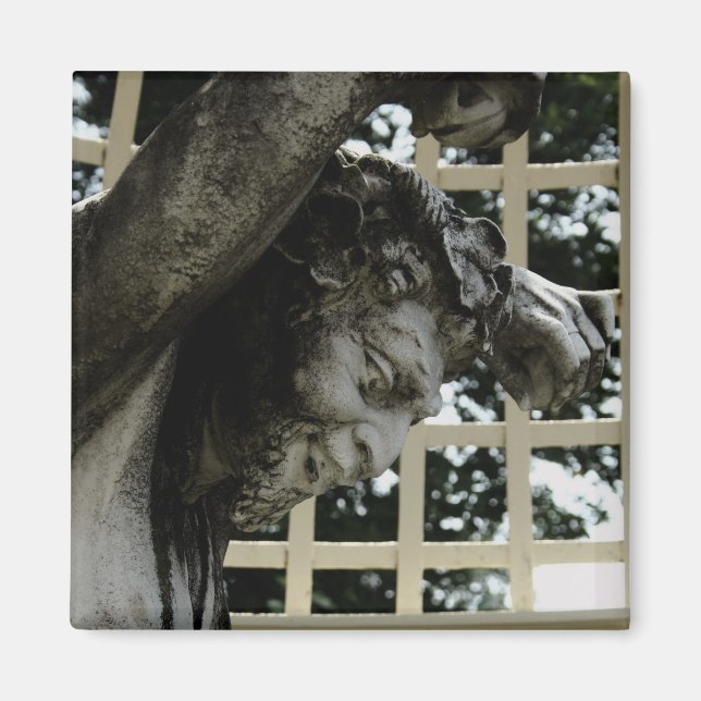 Statue Magnet (Front)