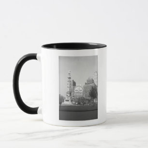 Statue on american city square B&W Mug