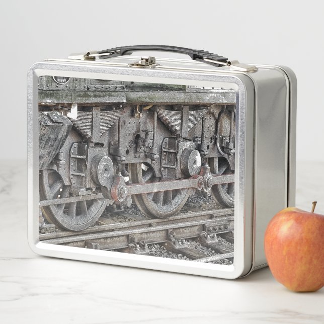 STEAM TRAIN WHEELS   METAL LUNCH BOX (In Situ)