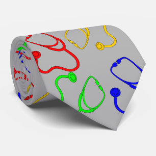 Stéthoscope dans une cravate