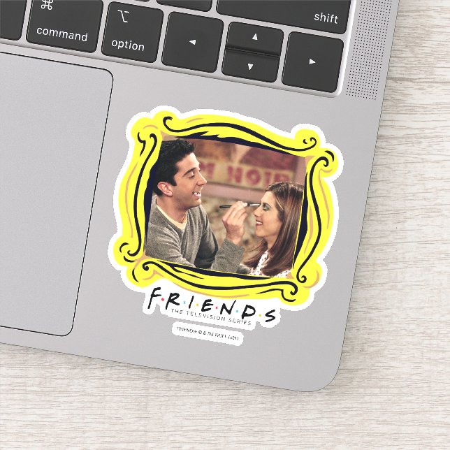 Sticker AMIS™ | Ross fait le maquillage de Rachel (Détail)