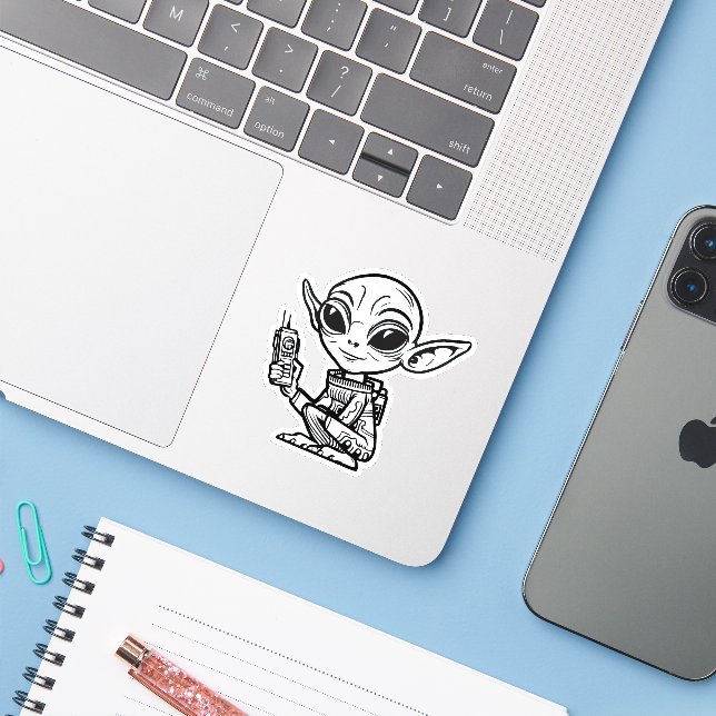 Sticker Black and White Alien (Ordinateur portable avec iPhone)