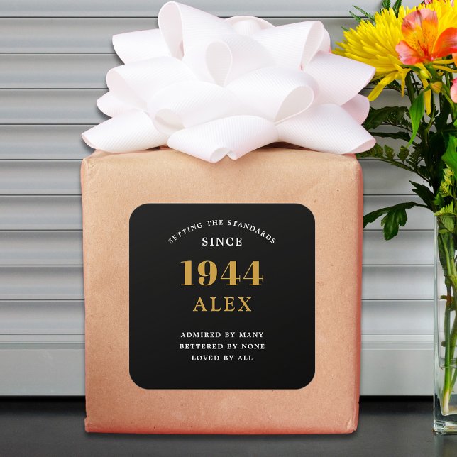 Sticker Carré 80e anniversaire Nom 1944 Black Gold Elegant Chic (80th Birthday 1944 Elegance: Exceptionally Chic Black and Gold Square Sticker.)
