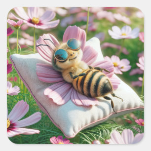 Sticker Carré Abeille de miel reposant sur un Coussin