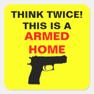 Sticker Carré Attention à la maison armée