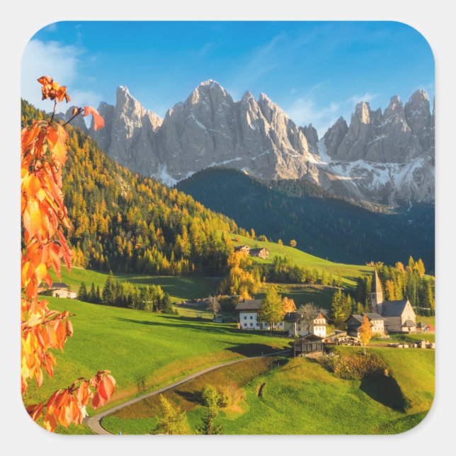 Sticker Carré Automne dans un paysage de Dolomites avec église (Devant)