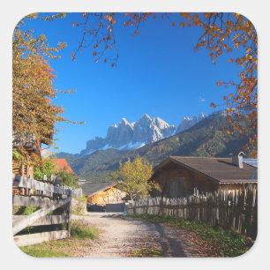 Sticker Carré Automne dans un village dans les dolomites en