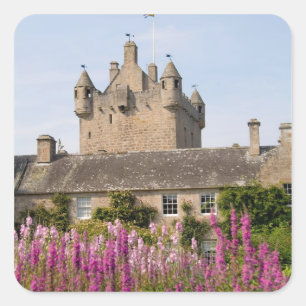 Sticker Carré Beaux jardins et célèbre château en Ecosse 2