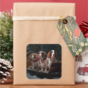 Sticker Carré Bretagne Spaniel Snowy Sleigh Décor de Noël