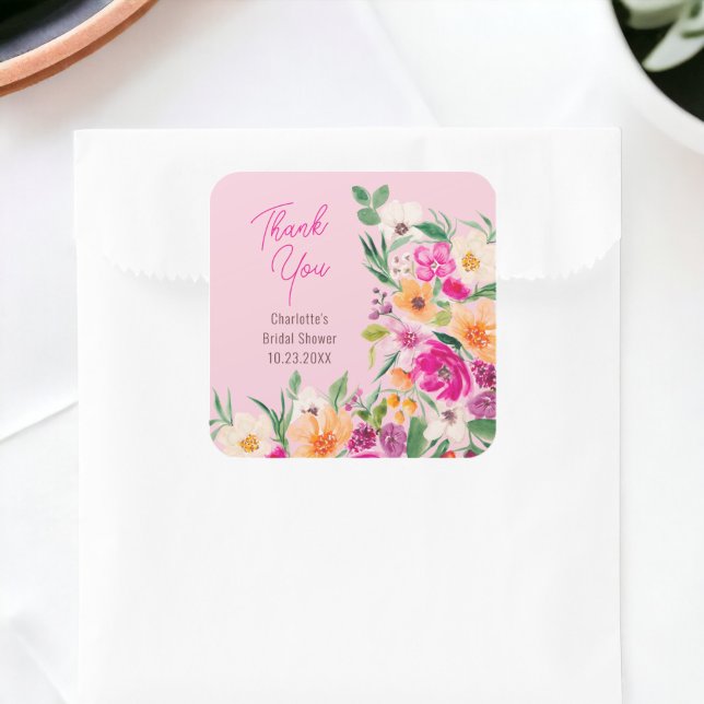Sticker Carré Bright bold fleurs sauvages script douche de marié (Bright bold wild flowers script bridal shower square sticker on pastel pink)