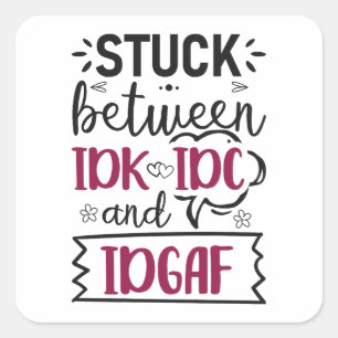 Sticker Carré Coincé Entre IDK, IDC Et IDGAF Drôle Citation