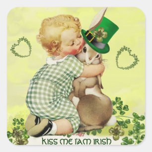 STICKER CARRÉ CUTE BÉBÉ HUGING RABBBIT IRLANDAIS ST. JOUR DE PAT
