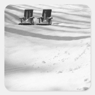 Sticker Carré Deux Chaises Ensevelies Dans La Neige