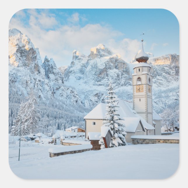 Sticker Carré Eglise couverte de neige avec arrière - plan de mo (Devant)