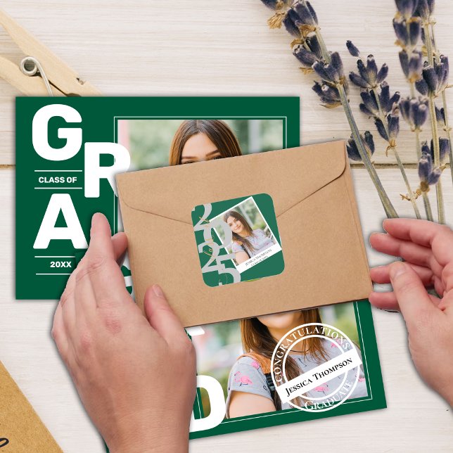 Sticker Carré Élégante promotion 2025 Photo verte de remise des  (Elegant Class of 2025 Photo Green Graduation Square Sticker)