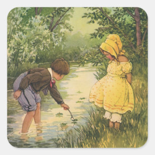 Sticker Carré Enfants Vintage, Garçon et Fille Jouant au Ruissea