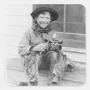 Sticker Carré Garçon habillé en cowboy avec jouets