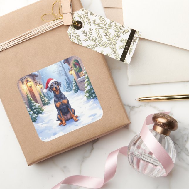 Sticker Carré German Pinscher Snowy Courtyard Santa Hat (Cadeaux)