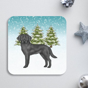 Sticker Carré Labrador Retriever noir dans une forêt enneigée bl