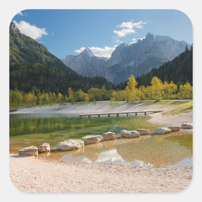 Sticker Carré Le lac Jasna dans les Alpes slovènes à l'automne (Devant)