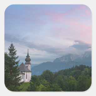 Sticker Carré L'église avec les Alpes au coucher du soleil