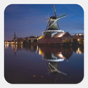 Sticker Carré Leidschendam moulin à vent avec réflexion la nuit