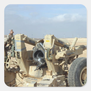 Sticker Carré Les Marines américains se préparent à tirer un obu