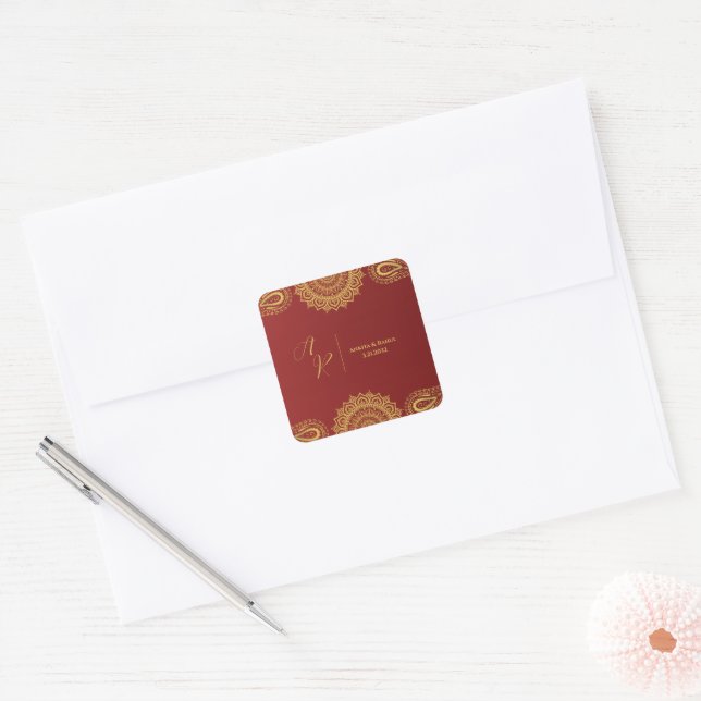 Sticker Carré Monogramme Rouge or Mandala Mariage indien Envelop (Enveloppe)