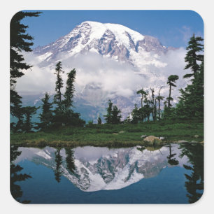 Sticker Carré Mont Rainier reflété dans un lac de montagne
