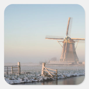Sticker Carré Moulin à vent dans la neige au lever du soleil aut