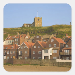 Sticker Carré Nouveau logement et église St Margarets, Whitby,
