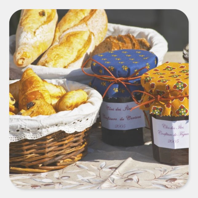 Sticker Carré Panier avec croissants et pains au chocolat. (Devant)