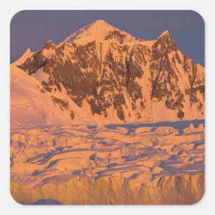 Sticker Carré paysage montagneux glaciaire gelé le long de