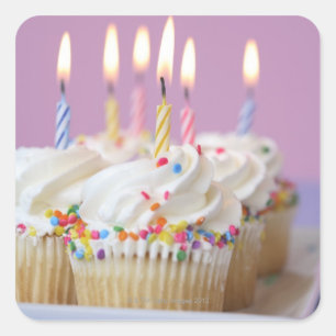 Sticker Carré Plateau des petits gâteaux d'anniversaire avec de