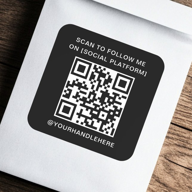 Sticker Carré QR code scan pour me suivre sur les médias sociaux (QR code scan to follow me on social media black Square Sticker)