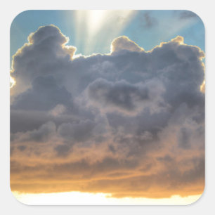 Sticker Carré Rayons de soleil à travers les nuages orageux