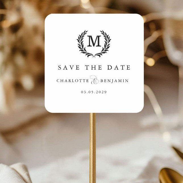 Sticker Carré Réservez la date! Élégant monogramme de crête blan (Save The Date! Elegant Crest Monogram White Square Sticker)
