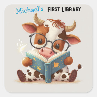 Sticker Carré Super mignonne vache bébé Lire un livre