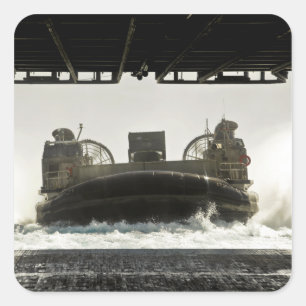 Sticker Carré Un coussin d'air de barge de débarquement prépar