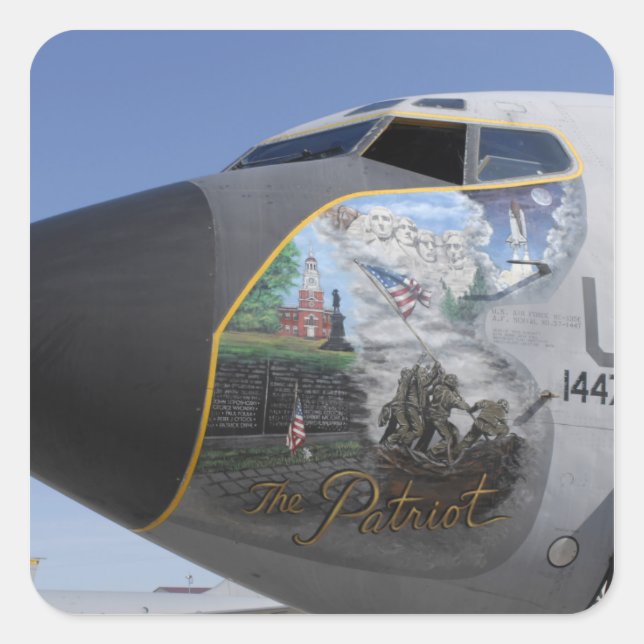 Sticker Carré Un KC-135 Stratotankeraffichant un nez patriotique (Devant)