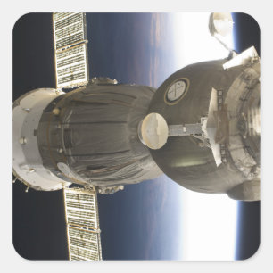 Sticker Carré Un vaisseau spatial de Soyuz backdropped par la