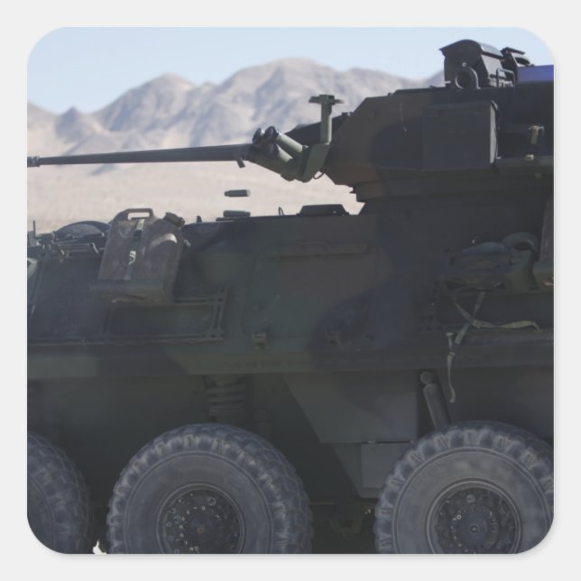 Sticker Carré Un véhicule blindé léger tire (Devant)